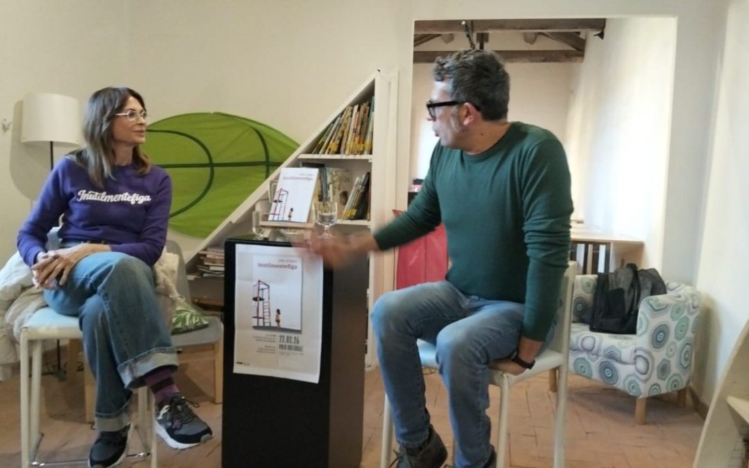 Libri a Tolfa, piacevole e divertente l’incontro con Elda Alvigini “inutilmentefiga”