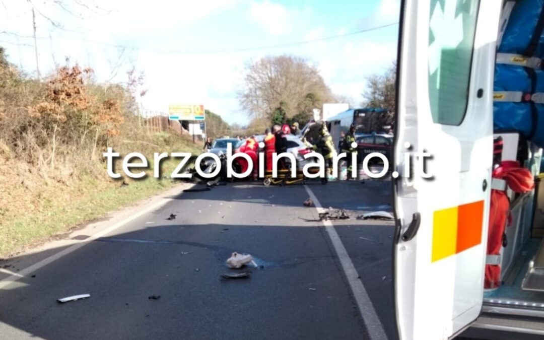 Auto contro bus Cotral, schianto sulla Braccianese