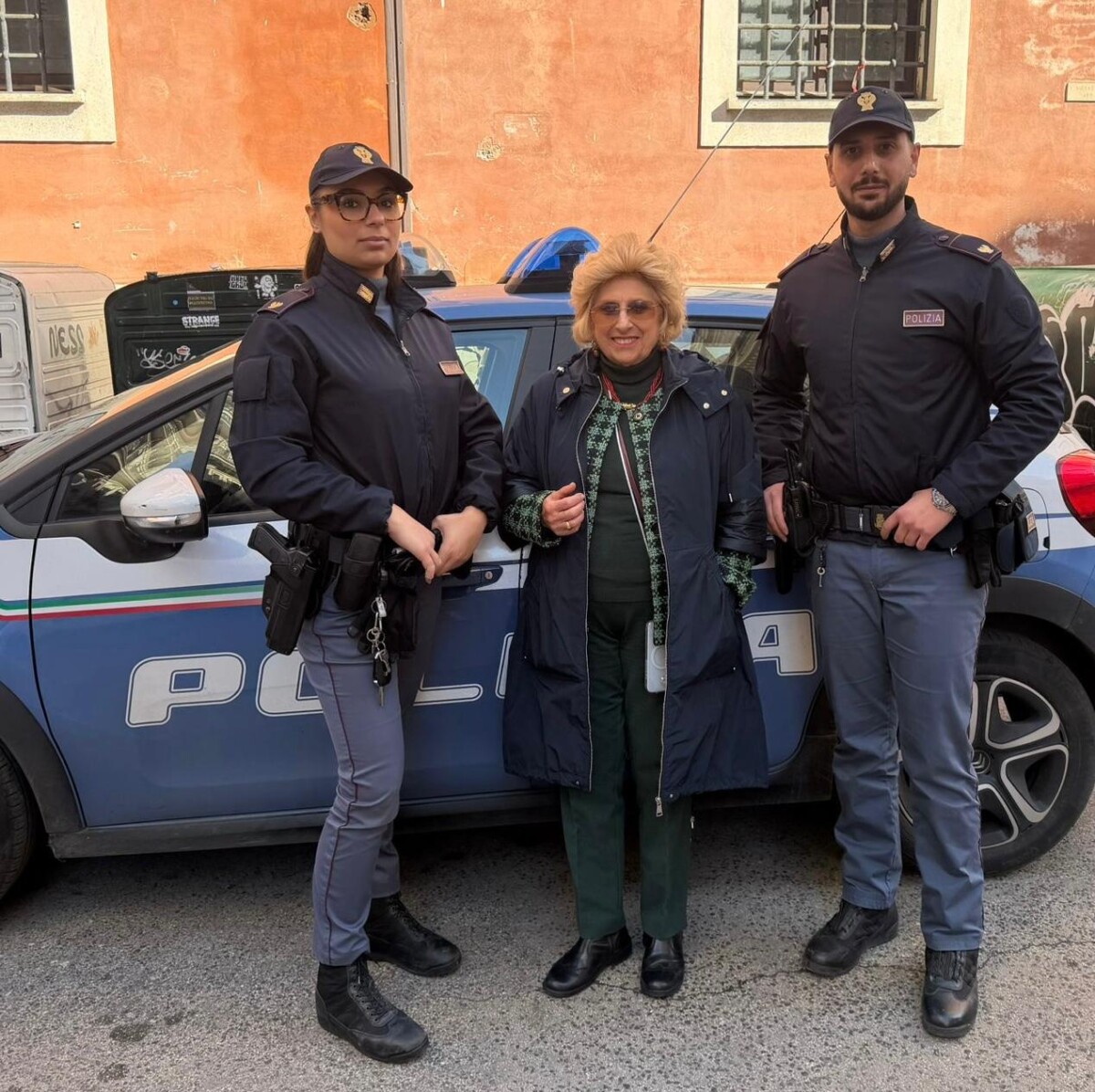 polizia anziana derubata polizia anziana derubata