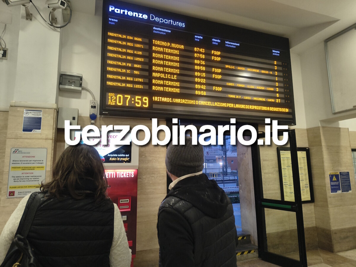 tabellone stazione civitavecchia fl5 ritardi cancellazioni monitor tabellone stazione civitavecchia fl5 ritardi cancellazioni monitor