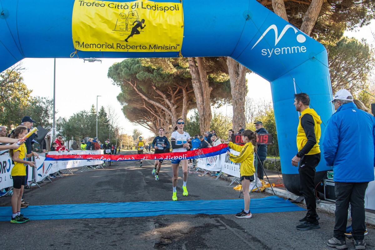 Arrivo Yaremchuk Trofeo Città di Ladispoli atletica podismo Arrivo Yaremchuk Trofeo Città di Ladispoli atletica podismo