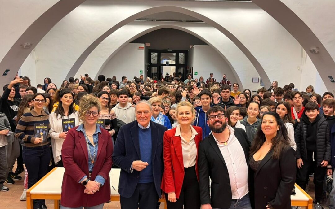 Pietro Grasso emoziona Cerveteri davanti a oltre duecento studenti delle scuole medie e tantissimi cittadini