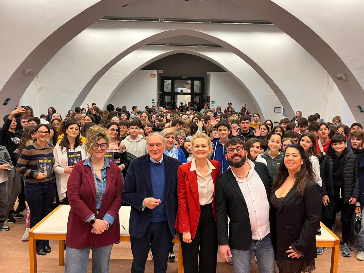 FOTO FINALE PIETRO GRASSO AL GRANARONE A CERVETERI