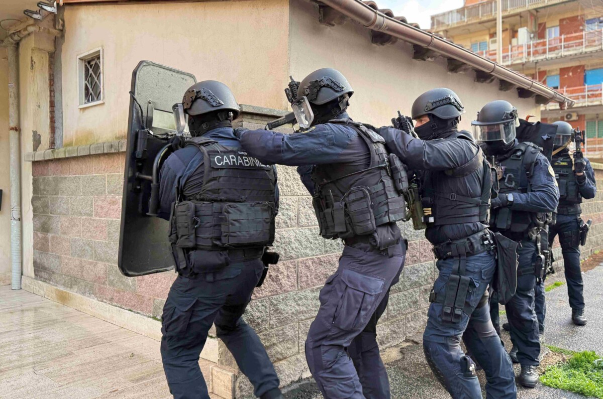 OSTIA – I Carabinieri durante il servizio straordinario (6) OSTIA - I Carabinieri durante il servizio straordinario (6)
