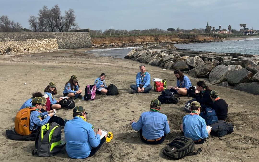 Nel sabato delle Palme i lupetti di Cerveteri e Ladispoli corrono a pulire la spiaggia di Torre Flavia