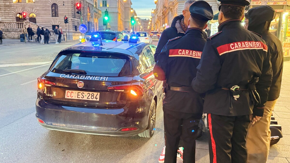 corso vittorio Carabinieri intervenuti per l'aggressione (3)