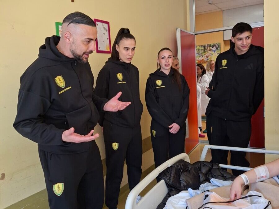 All’ospedale Grassi di Ostia le Fiamme Gialle consegnano doni al reparto di Pediatria