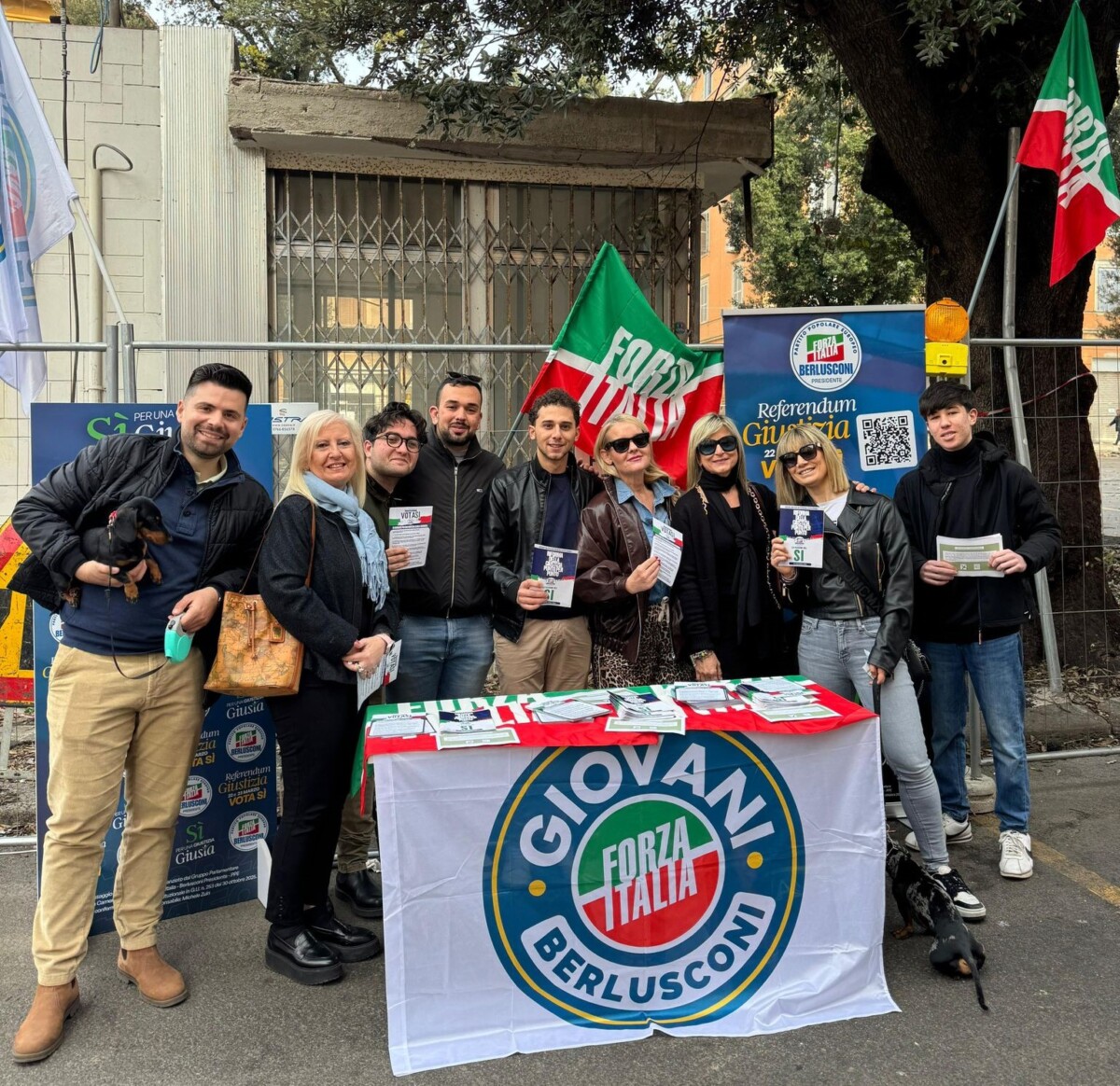 gazebo forza italia civitavecchia referendum