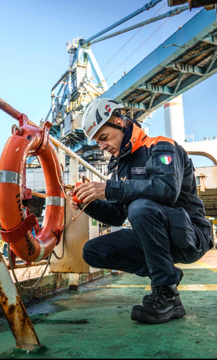 guardia costiera sequestro nave guardia costiera sequestro nave