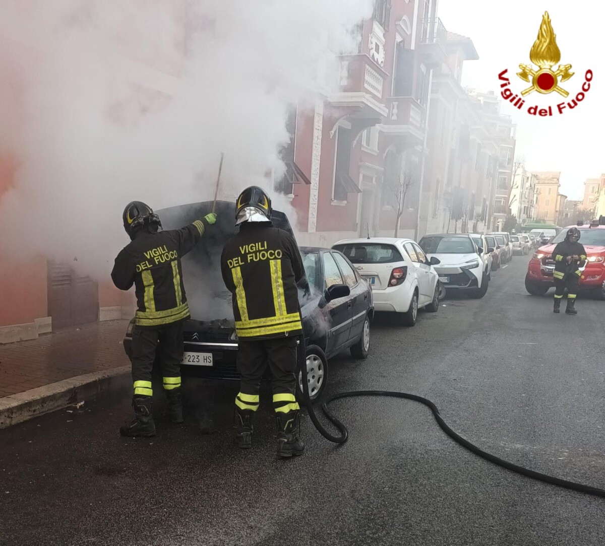 incendio auto via apollodoro civitavecchia