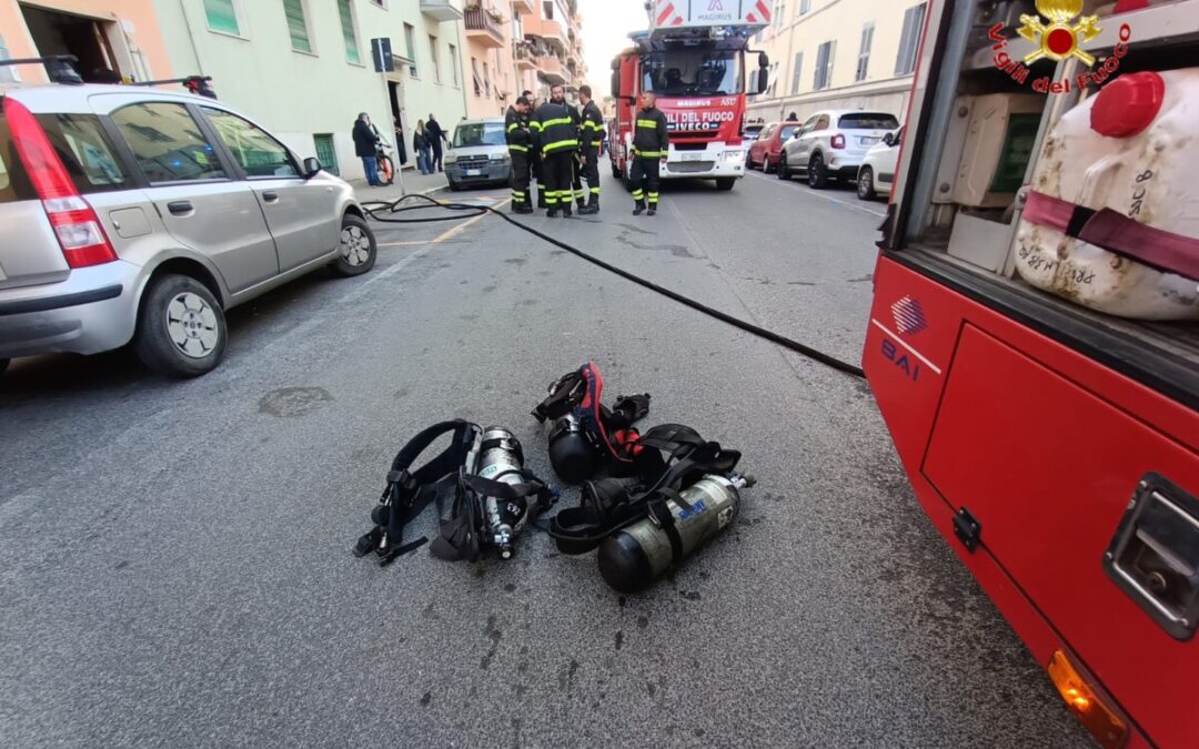 Incendio in via Bramante, morta una donna a Civitavecchia