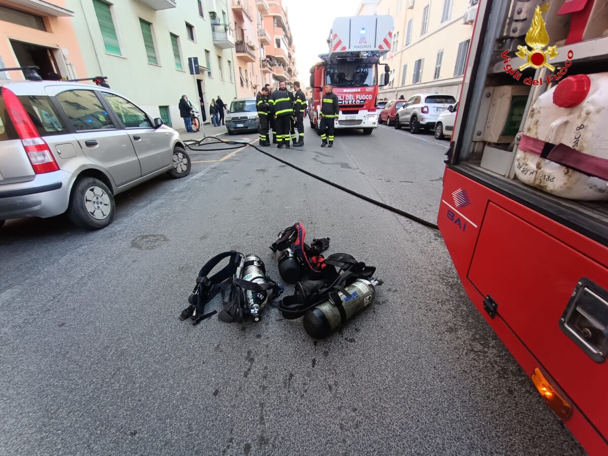 incendio via bramante civitavecchia vvf vigili fuoco pompieri civitavecchia