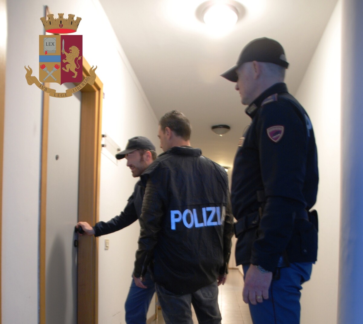 polizia-irruzione-appartamento