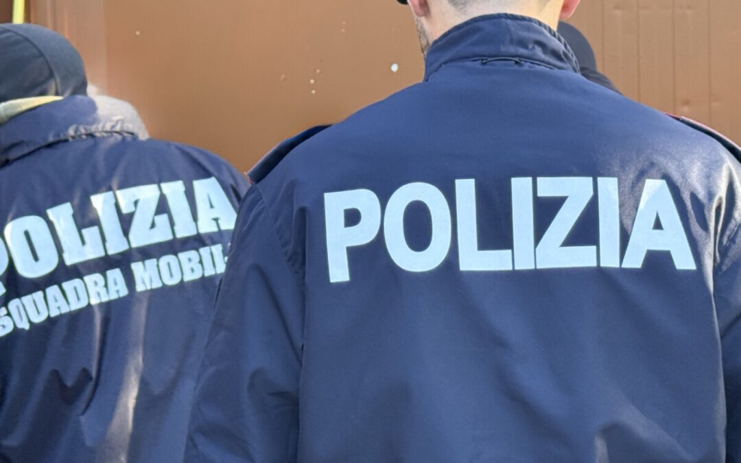 Stupri, estorsioni, violenze omofobe dopo adescamenti in chat: tre arresti della Polizia