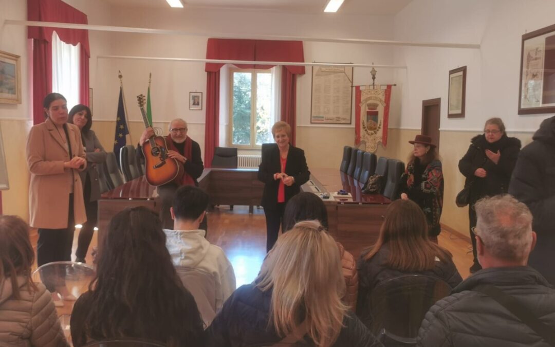 Tolfa celebra le sue “Eccellenze”: premiati in aula consiliare gli studenti da dieci e lode