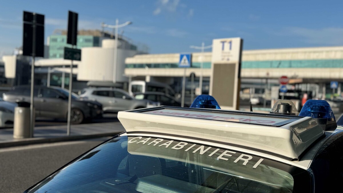 CP AEREOPORTI – I Carabinieri aeroporto di Fiumicino terminal (2) CP AEREOPORTI - I Carabinieri aeroporto di Fiumicino terminal (2)