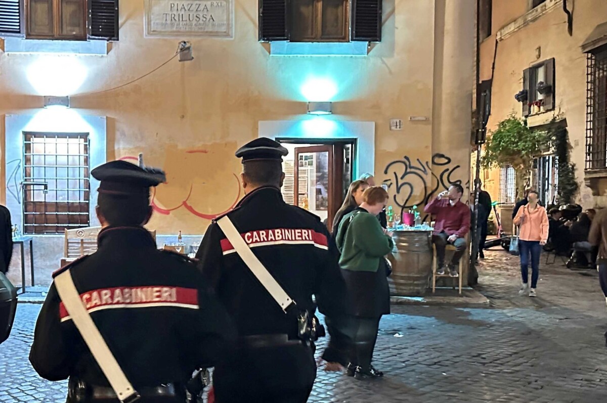 Carabinieri malamovida piazza trilussa trastevere
