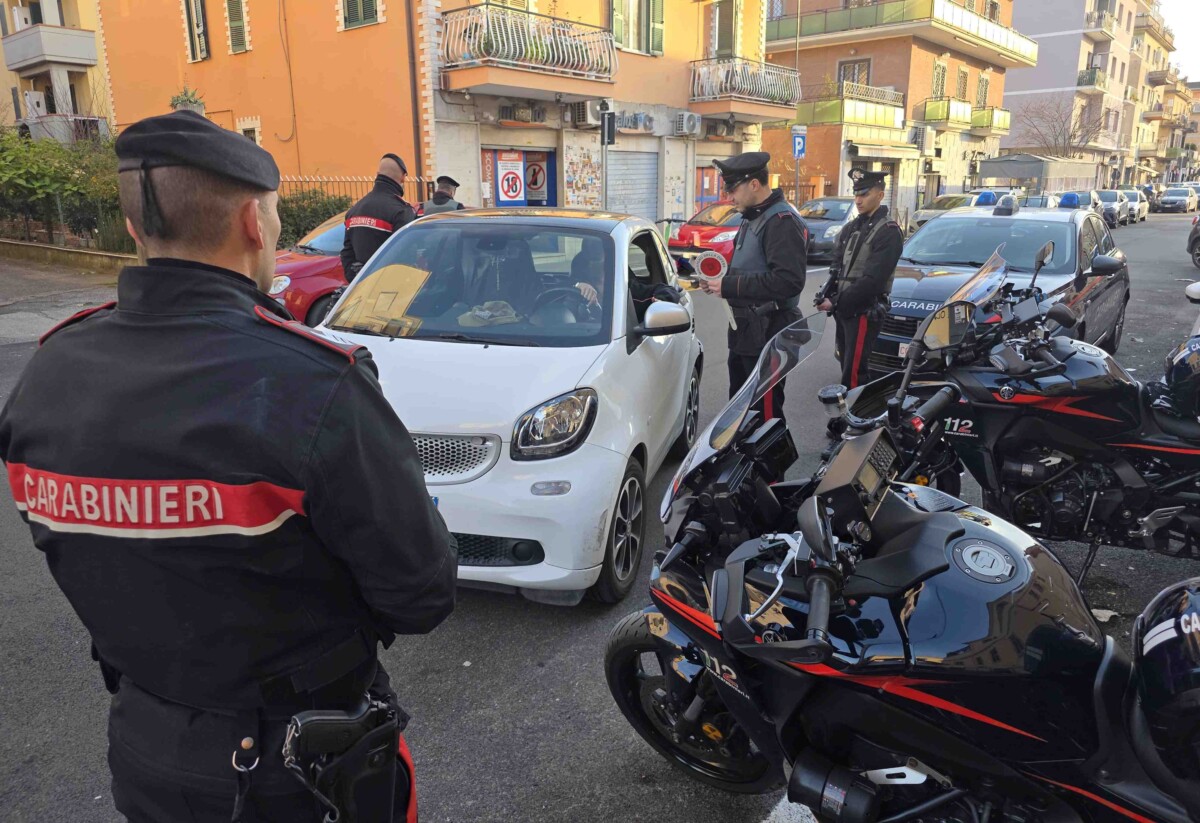 blocco alt Controlli dei Carabinieri (3) blocco alt Controlli dei Carabinieri (3)