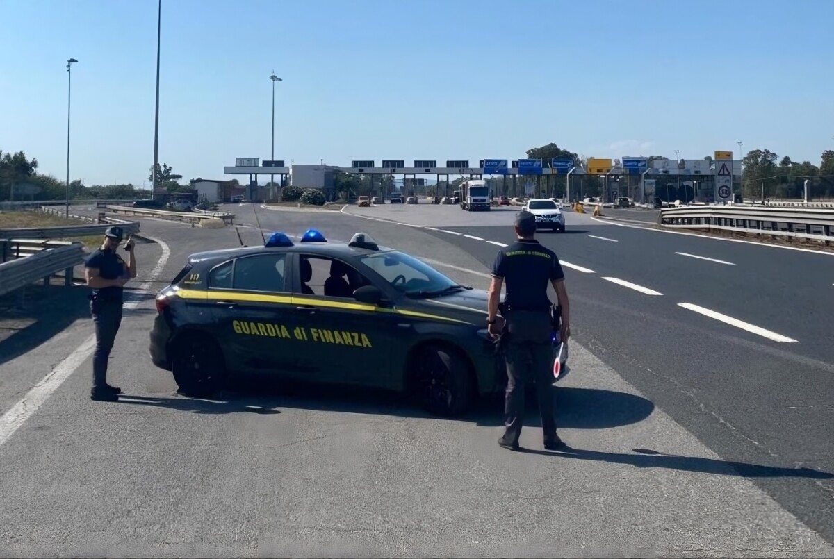 finanza casello autostrada a12