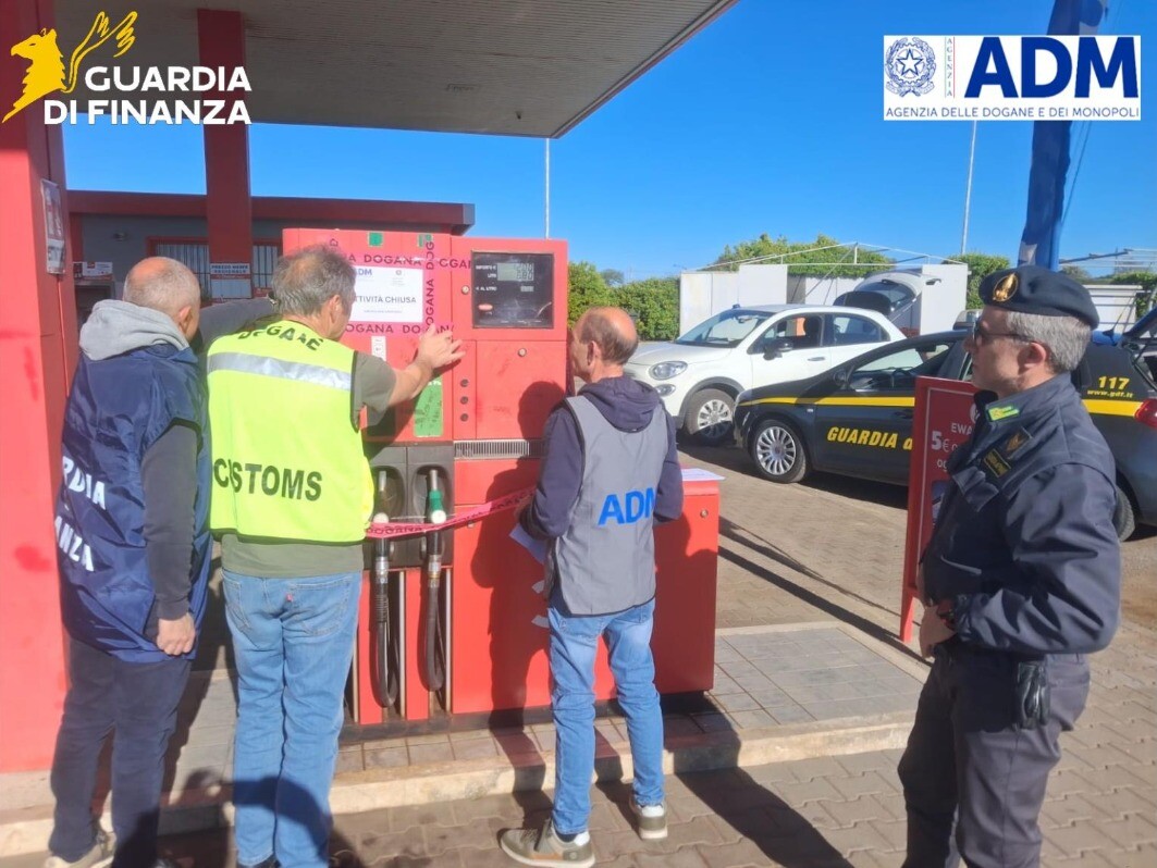 finanza distributore pompa benzina sigilli dogane finanza distributore pompa benzina sigilli dogane