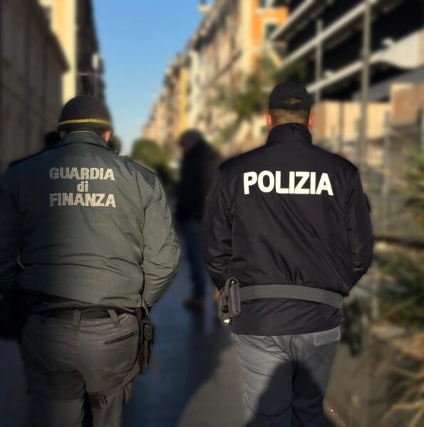 finanza polizia spalle