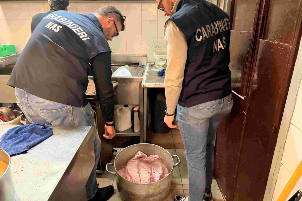 nas carabinieri cucina Aurelio (2)