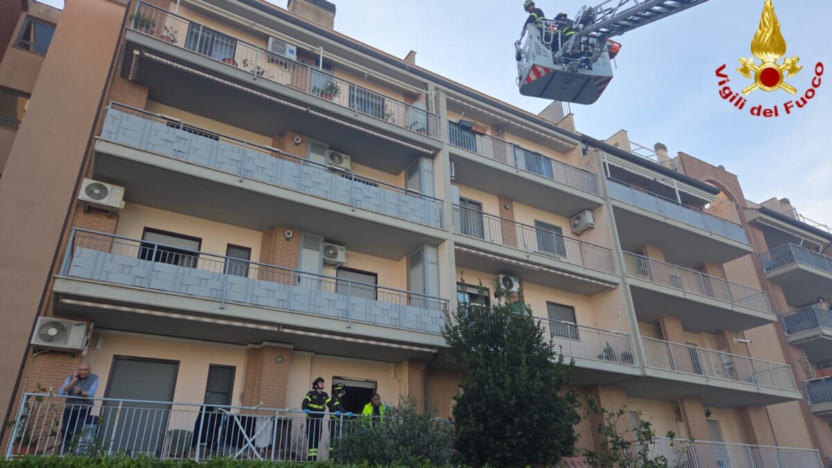 padri dominicani vvf vigili fuoco pompieri civitavecchia autoscala cestello ambulanza soccorsi 1