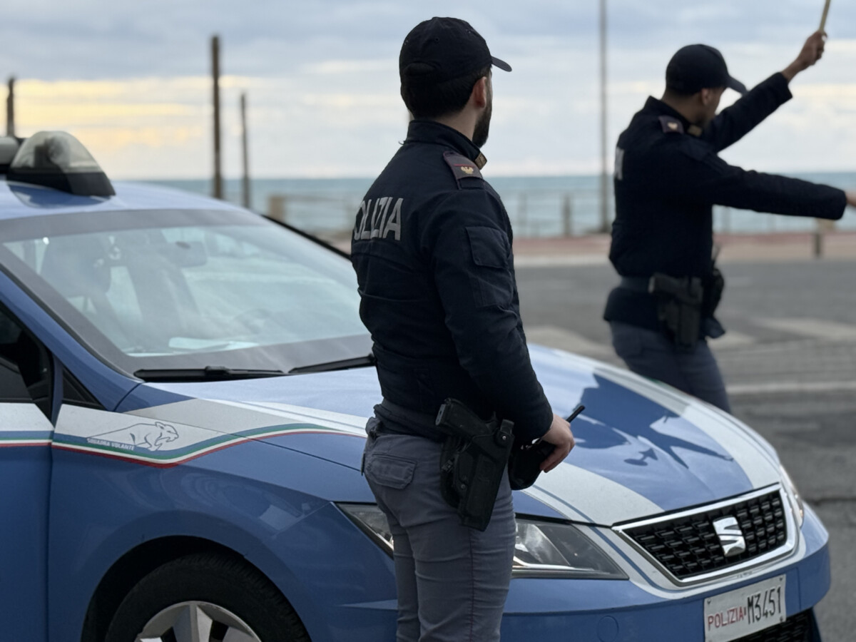 polizia ostia alt