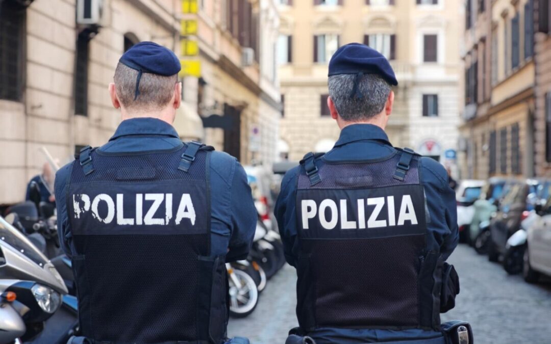 Sequestrano un uomo e tentano di incastrarlo, finiscono arrestati dalla Polizia a Ottavia