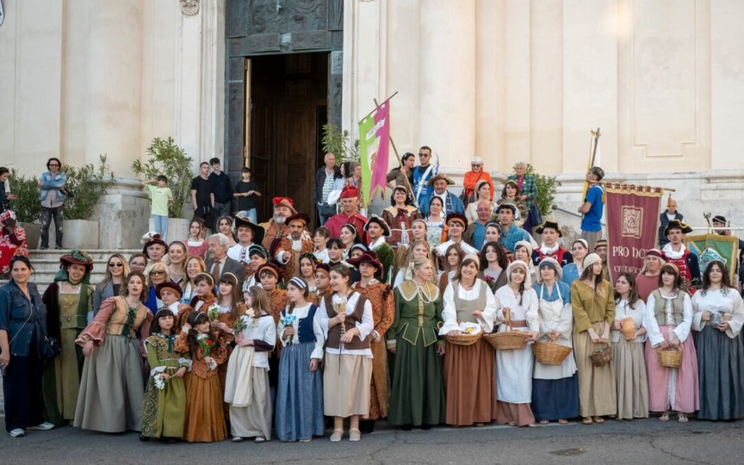 Santa Fermina a Civitavecchia, nella processione suggestivo il corteo storico della Pro Loco