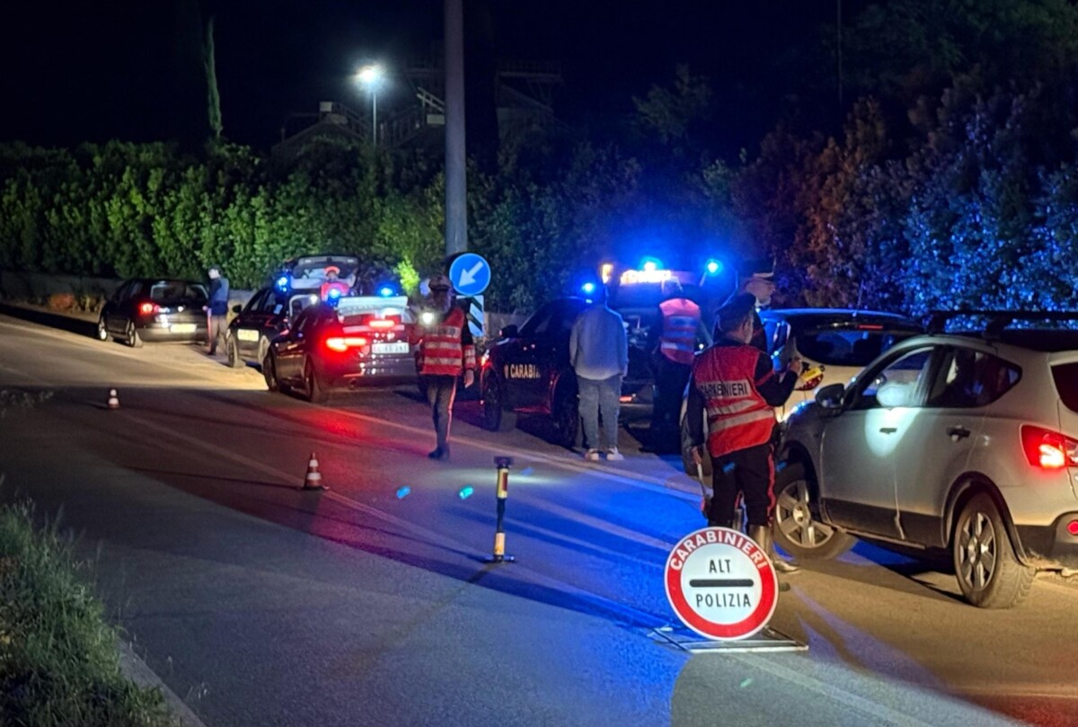 BRACCIANO – I controlli dei Carabinieri alt blocco BRACCIANO - I controlli dei Carabinieri alt blocco