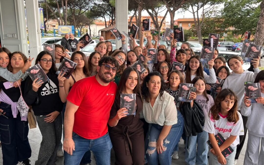 Giovani in festa per Giulia Bizzarri e tanta emozione con Valentina Mastroianni: a Cerveteri successo per “Mondadori sotto la Quercia”