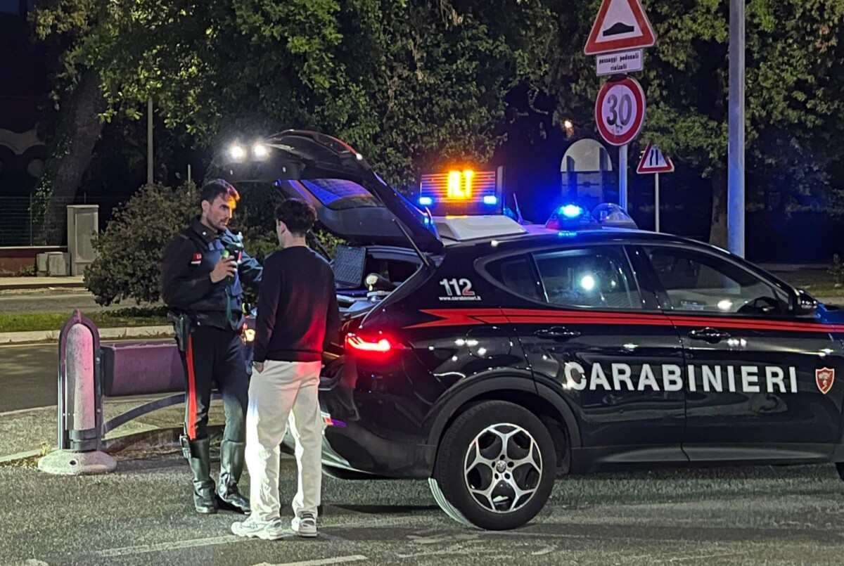 OSTIA - Controlli dei Carabinieri sul litorale romano etilometro alcooltest