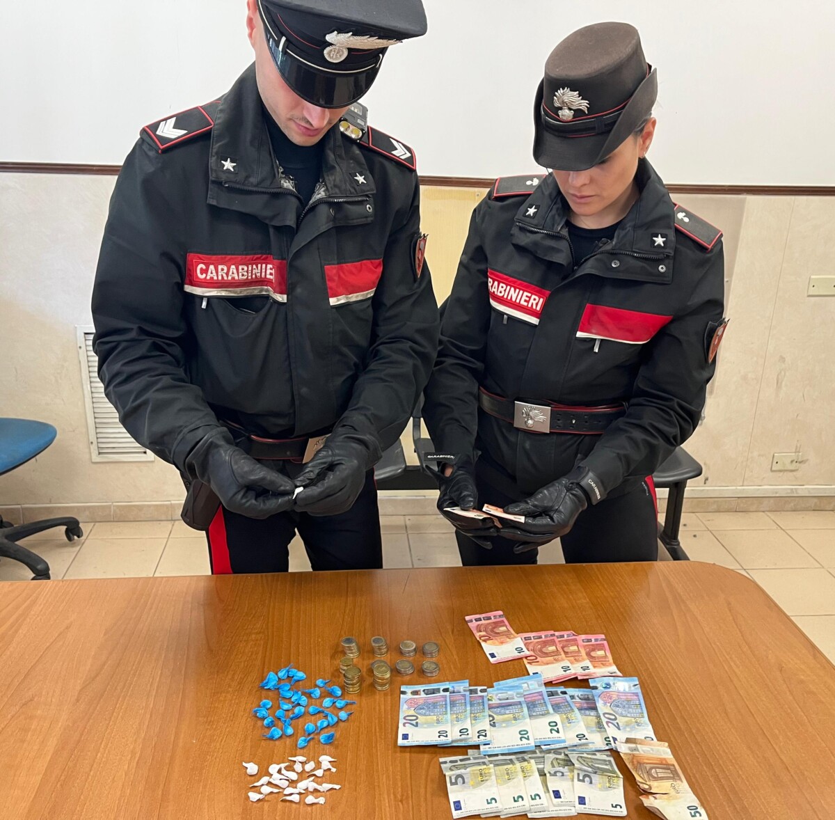 OSTIA – I controlli dei Carabinieri a Ostia e Fiumicino Isola Sacara (1) OSTIA - I controlli dei Carabinieri a Ostia e Fiumicino Isola Sacara (1)