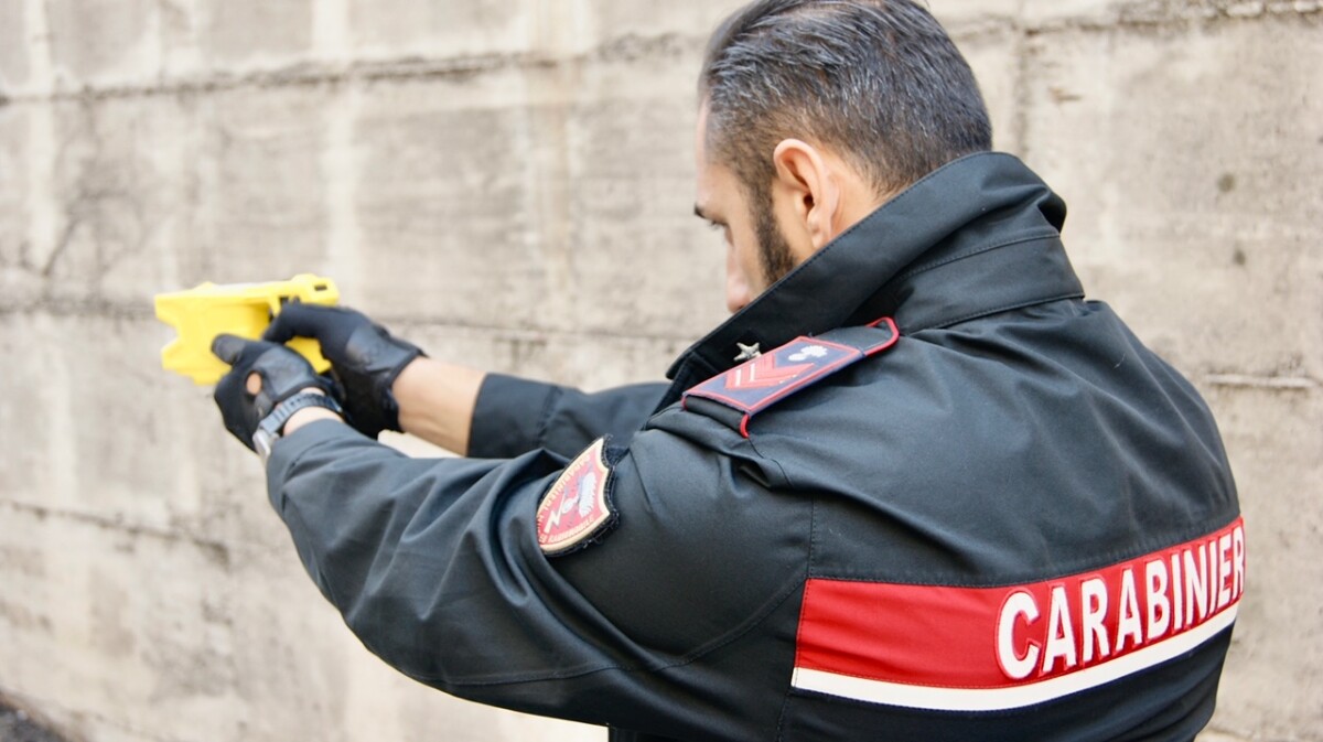 carabinieri taser