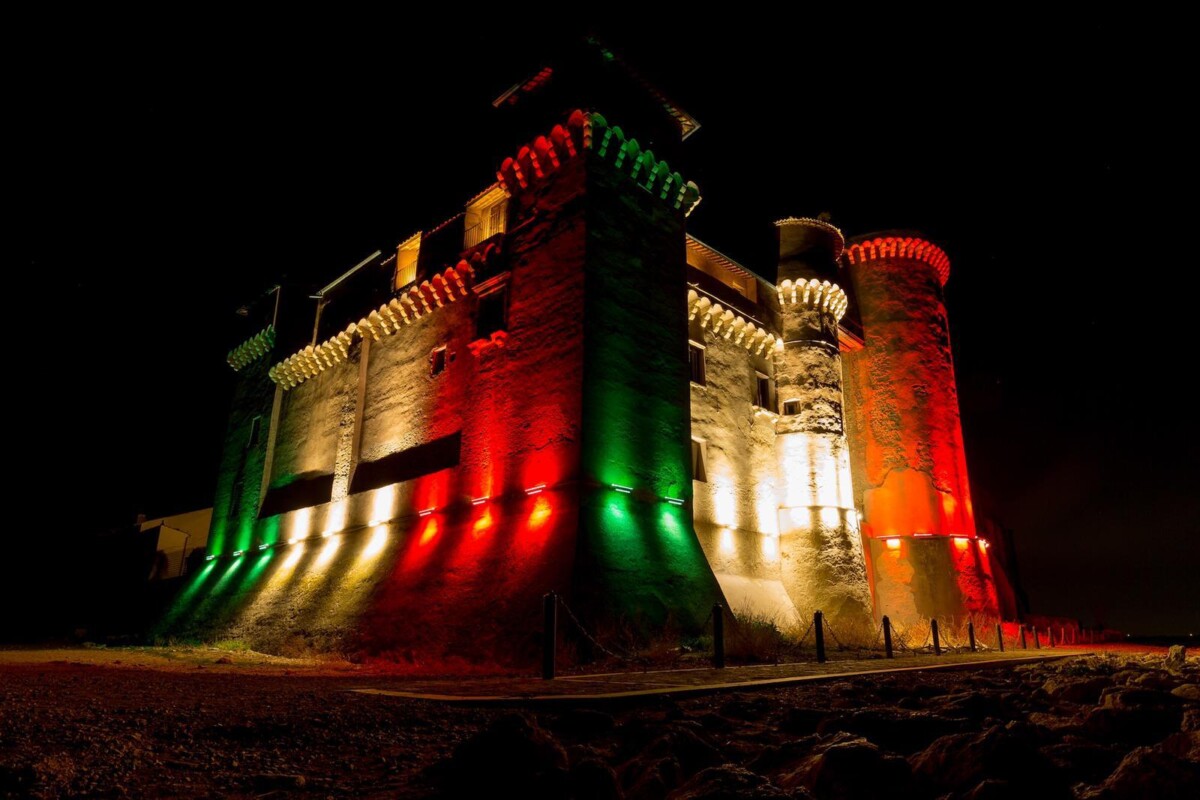 castello santa severa tricolore illuminazione castello santa severa tricolore illuminazione