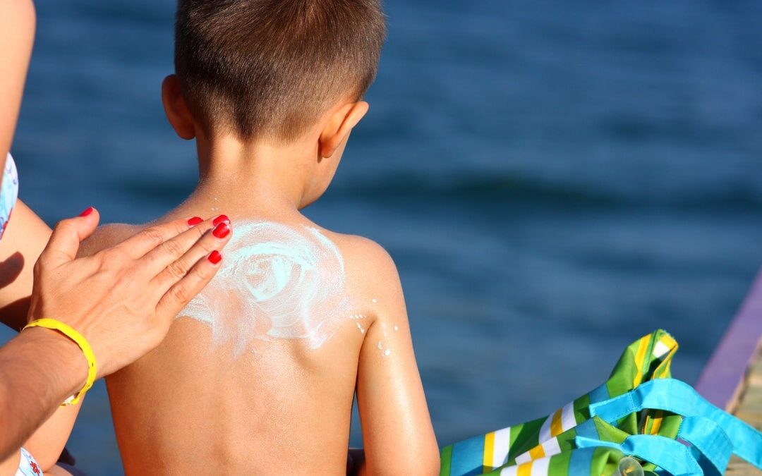Sole e bimbi, 10 falsi miti sul melanoma pediatrico: per il Bambin Gesù «la prevenzione parte dall’infanzia»