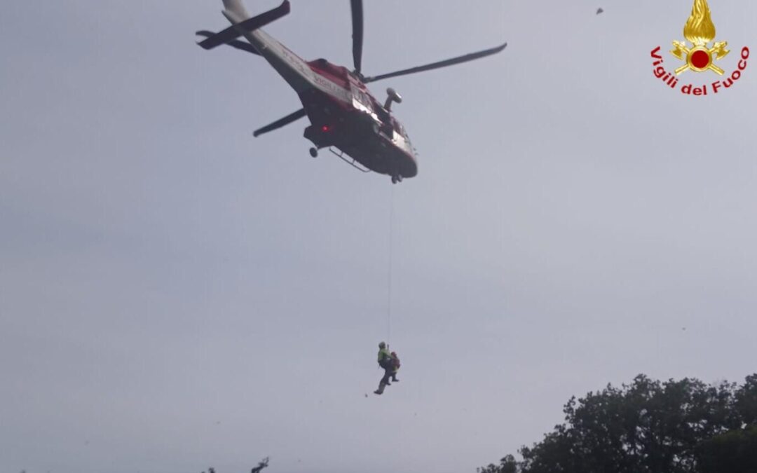 Cade dalla moto da cross, giovane soccorso dall’elicottero dei pompieri a Civitavecchia