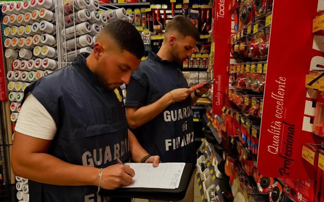 Lavoro nero in un minimarket di Civitavecchia, intervento della Finanza