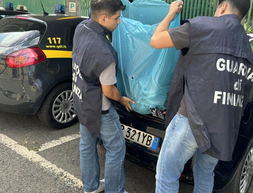 Deposito di elettronica fasulla scoperto dalla Finanza di Tarquinia