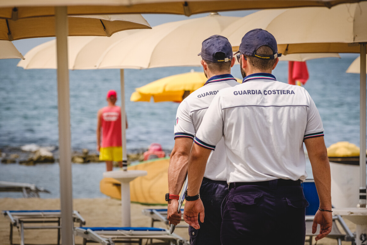 guardia costiera spiaggia ombrelloni guardia costiera spiaggia ombrelloni