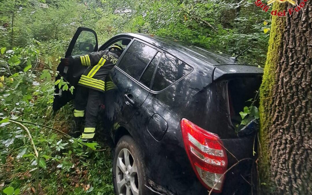 Auto fuori strada a Bracciano, due donne soccorse ai pompieri