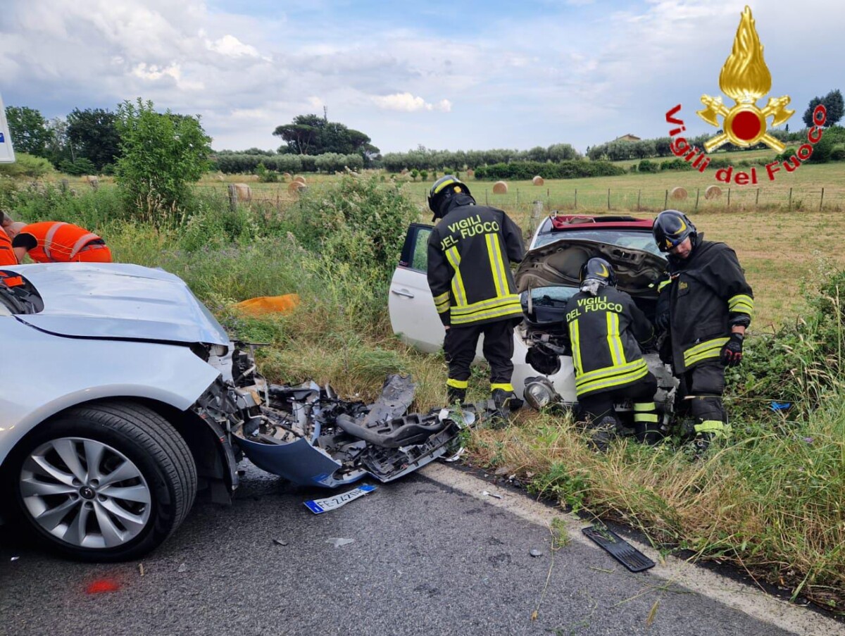 incidente manziana vvf vigili fuoco pompieri 2 incidente manziana vvf vigili fuoco pompieri 2