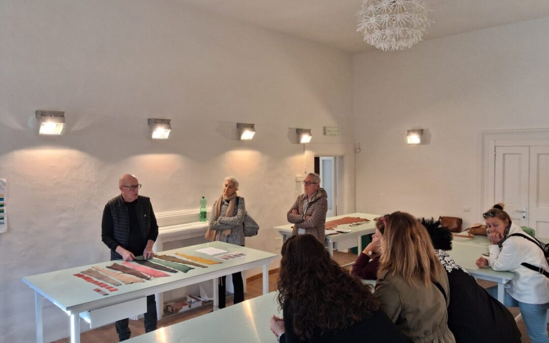 Tolfa, a Palazzo Buttaoni in mostra le borse dell’artista Wiel Katarina Jorgensrud