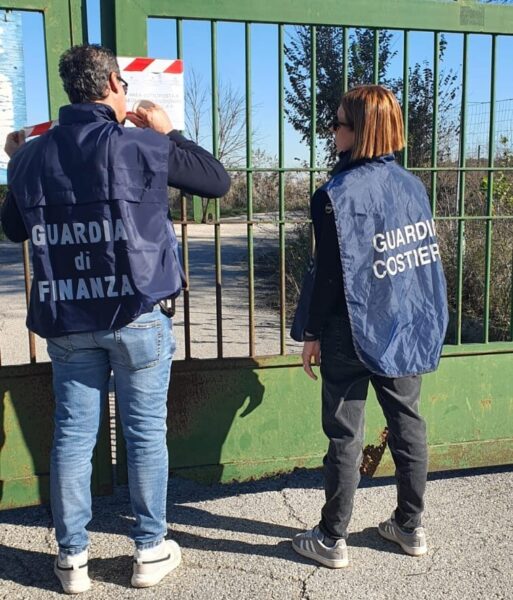 sigilli finanza guardia costiera
