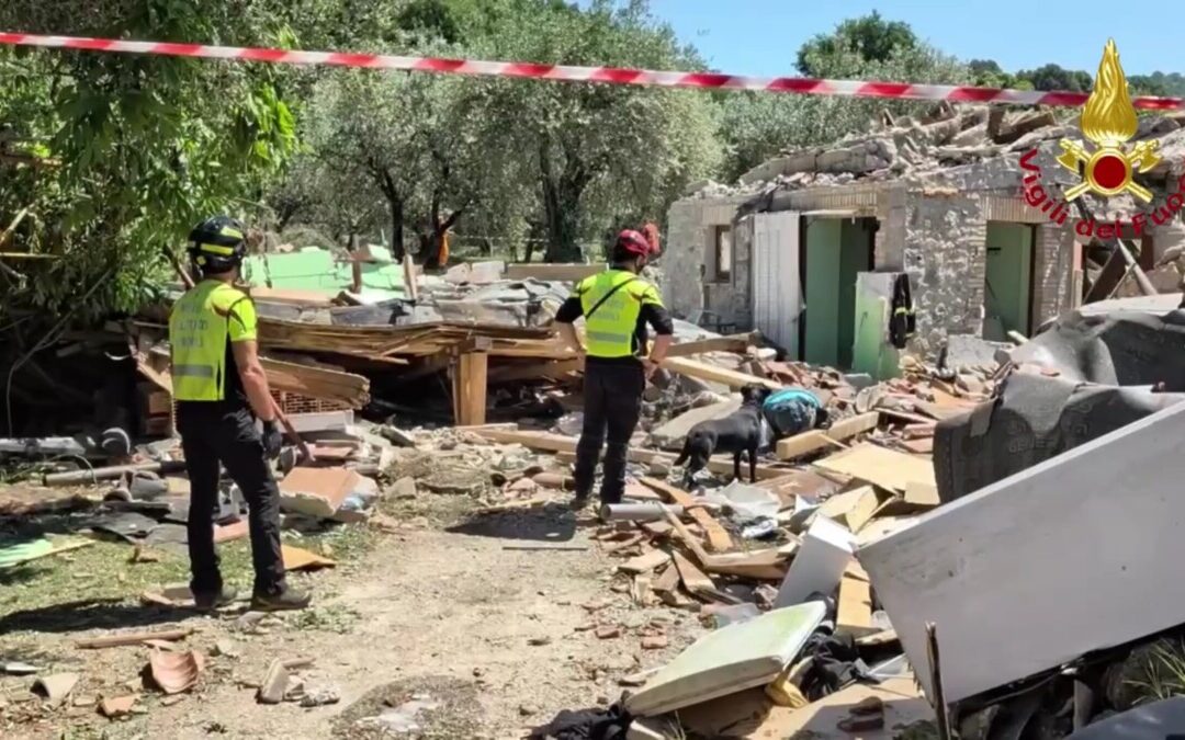 Esplosione e crollo di una villetta a Bolsena, un disperso