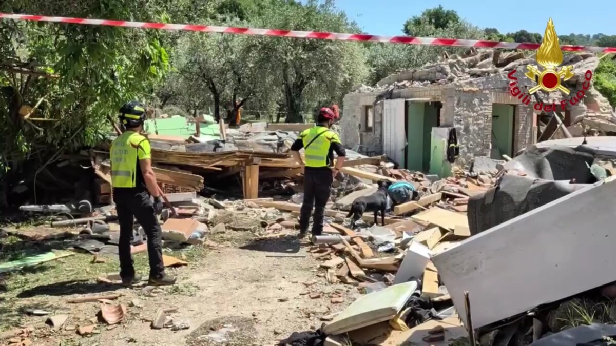 vvf vigili fuoco pompieri esplosione villetta cinofili bolsena