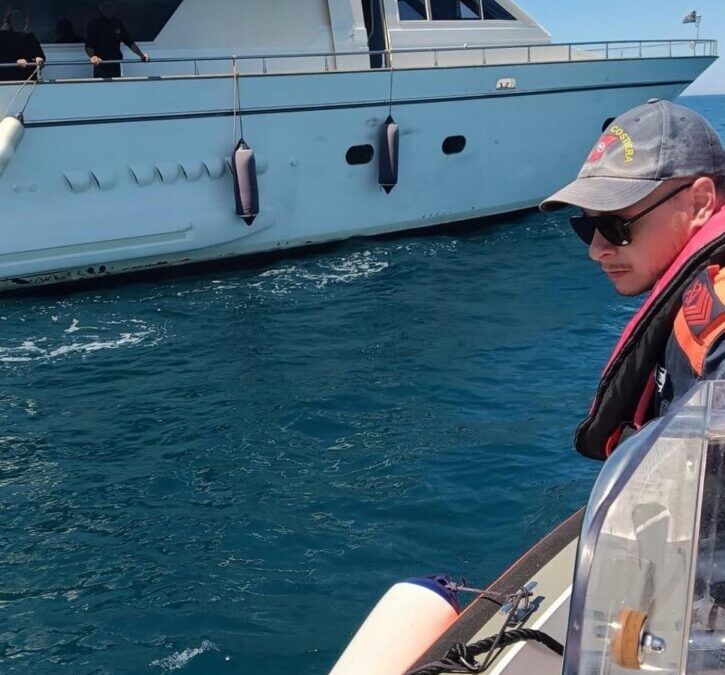 Yacht nell’area di Tor Paterno intercettato dalla Guardia Costiera