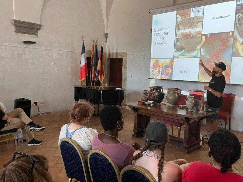 Dagli Stati Uniti a Cerveteri studenti della Brooklyn College in visita a Museo, Necropoli e Centro Storico con Roberto Paolini di Pithos 5