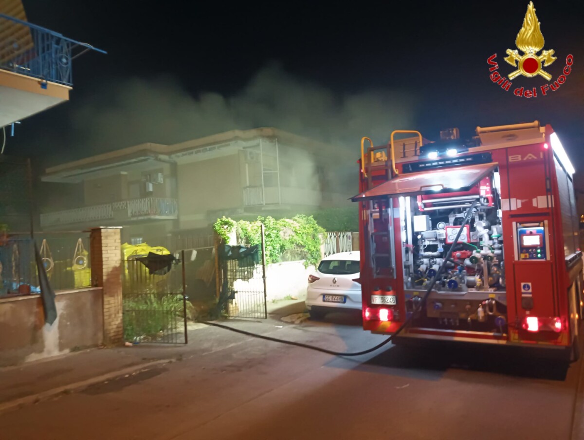 incendio attività commerciale ladispoli vvf vigili fuoco pompieri civitavecchia